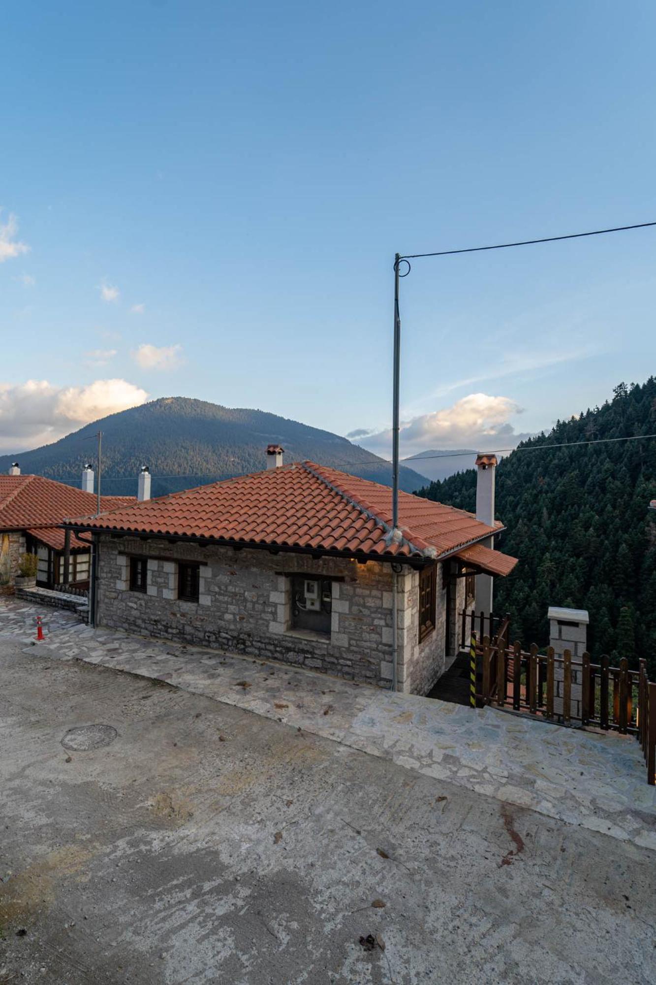 Villa Korfes-Κορφές Τριώροφη Βίλα Για Οικογένειες Και Παρέες Karpenísion Extérieur photo