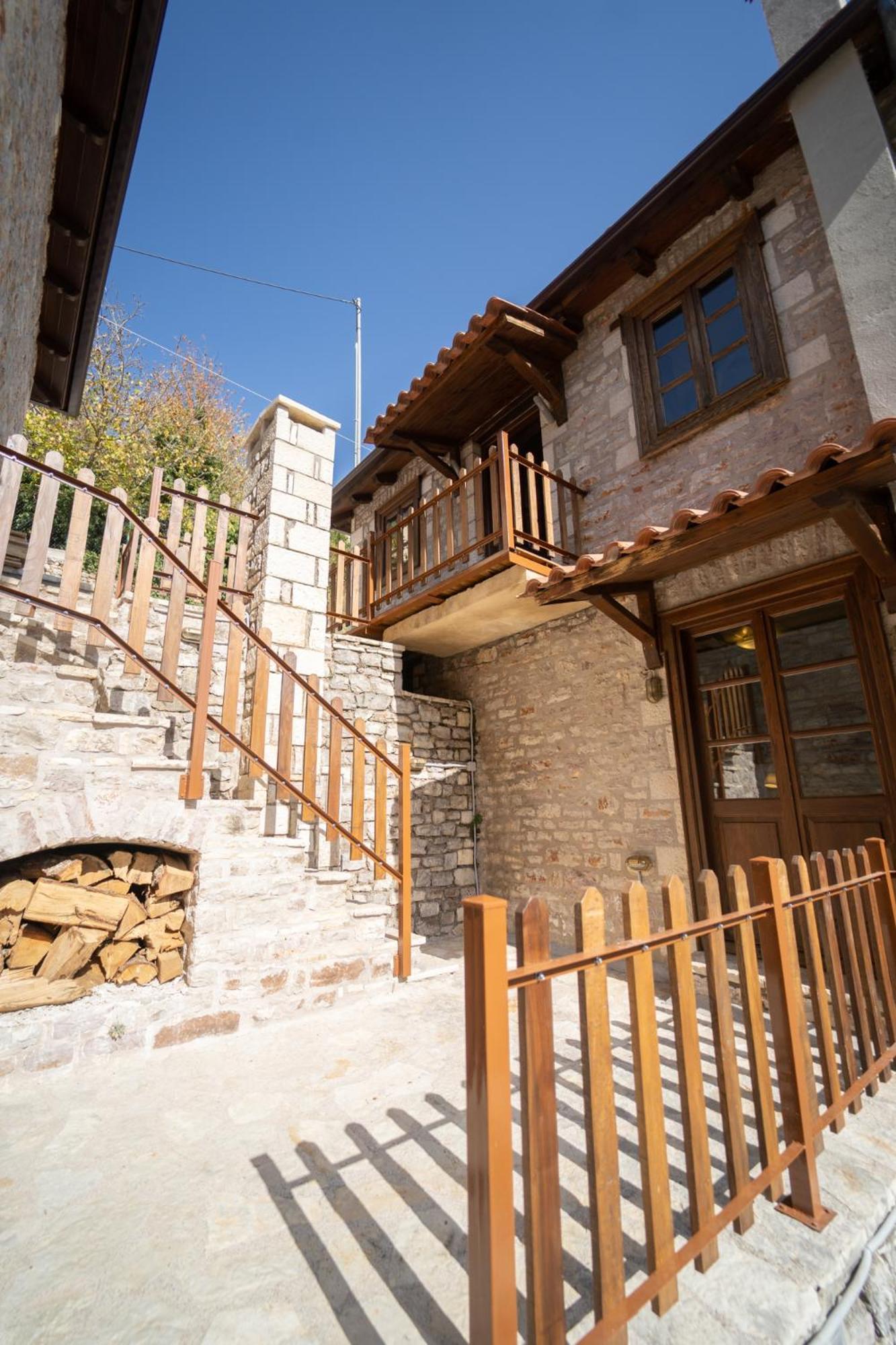 Villa Korfes-Κορφές Τριώροφη Βίλα Για Οικογένειες Και Παρέες Karpenísion Extérieur photo